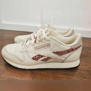 Ladies 9.5 Reebok Classic Leather trainers in white w/ pink leopard print